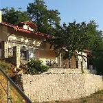 Plataniotissa Mansion * カラブリタ