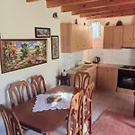 Plataniotissa Mansion カラブリタ