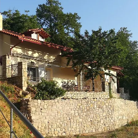 Plataniotissa Mansion * 칼라브리타