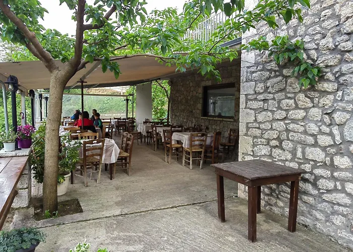 Plataniotissa Mansion * Kalavryta